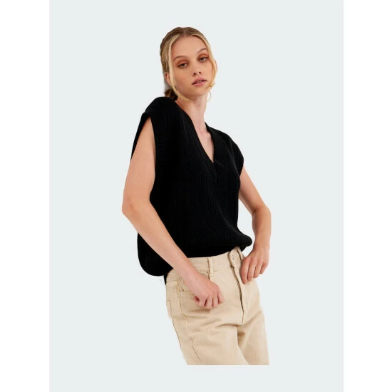 English Factory Throw On Solid Sweater Vest Sweatshirts & Sweaters Black