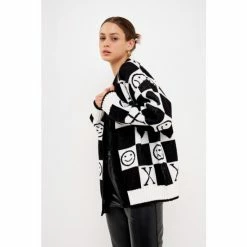 English Factory XOXO Smiley Face Cardigan Sweatshirts & Sweaters Black/white 9 English Factory XOXO Smiley Face Cardigan Sweatshirts & Sweaters Black/white -English Factory Shop unnamed file 382